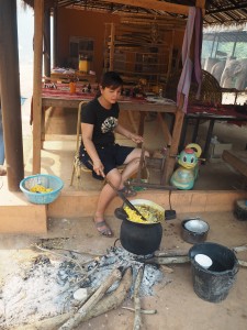 Mahout wives at work