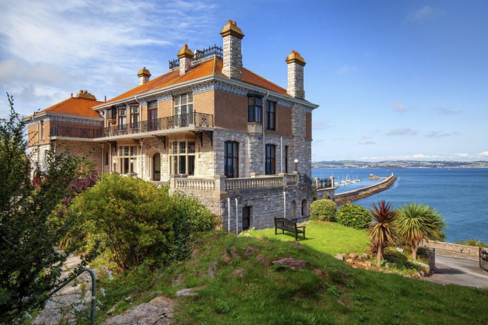 The Quirky and The Quaint: Oliver’s Travels Top Six UK Properties